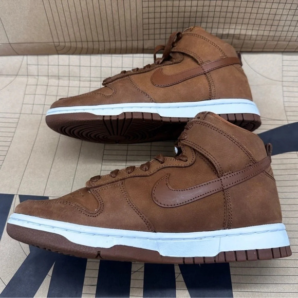 W Nike Dunk High PRM MF Suede Brown/White - Picture 4 of 11
